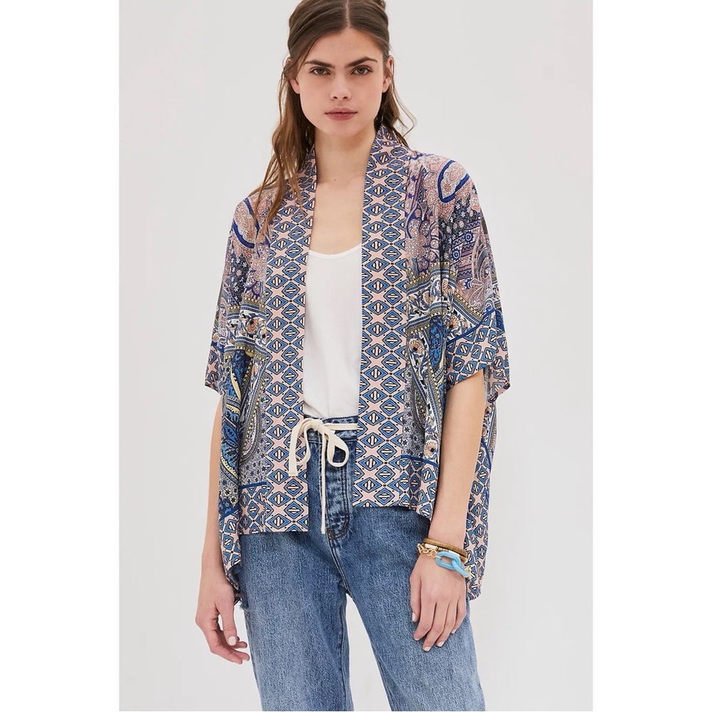 Anthropologie Bl-nk London Aletha Cropped‎ Kimono in Blue Paisley